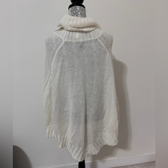 Women’s poncho - Picture 2 of 3